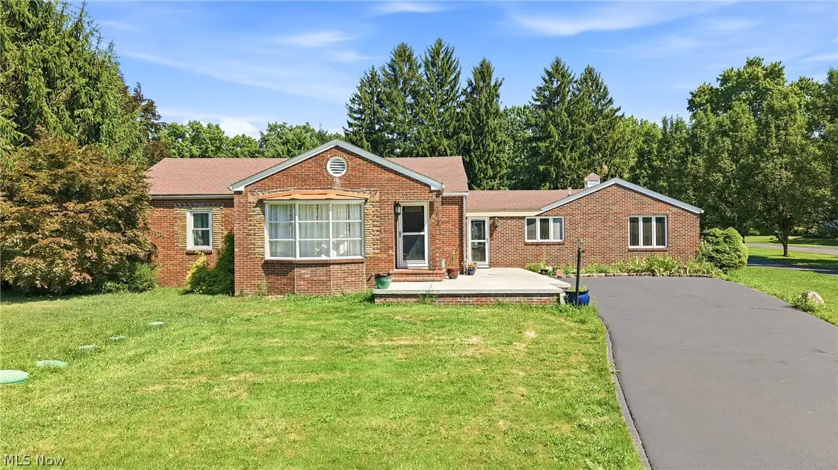 7073 Stewart Sharon Road, Hubbard, OH 44425 - #1
