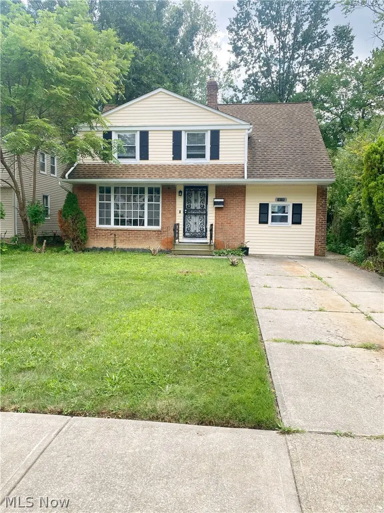 19106 Lanbury Avenue, Warrensville Heights, OH 44122 - #2