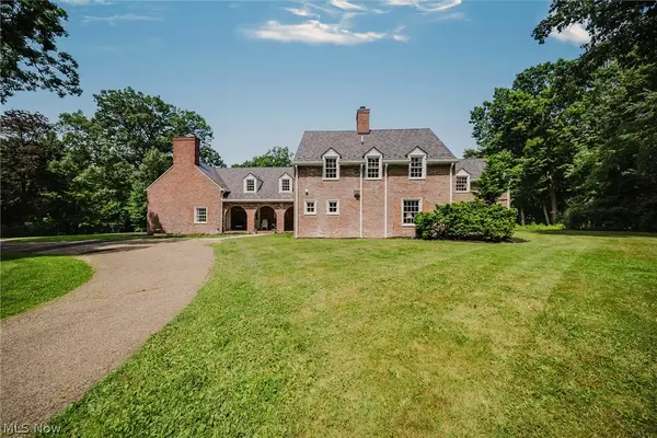 1322 Springhill Ne Lane, Massillon, OH 44646