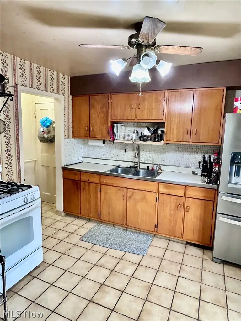 1380 Cranover Road, Lyndhurst, OH 44124 - #2