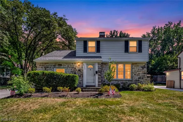 20860 Farnsleigh Road, Shaker Heights, OH 44122