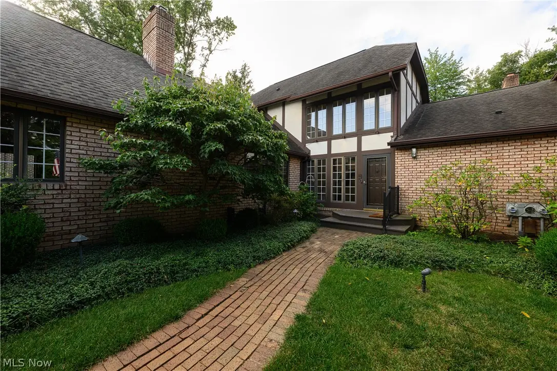 16 S Bentley Se Drive, Canton, OH 44709 - #1