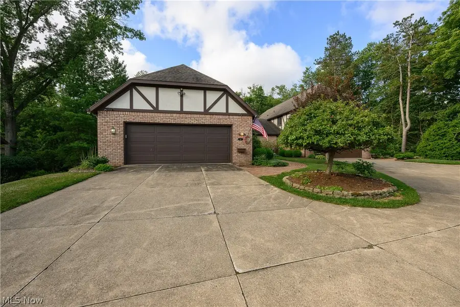 16 S Bentley Se Drive, Canton, OH 44709 - #2