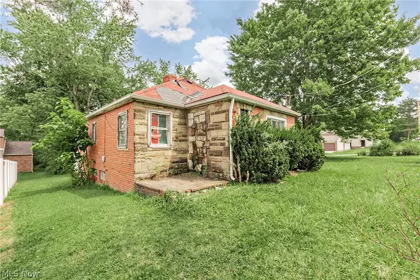 16725 Findlay Street, Chagrin Falls, OH 44023