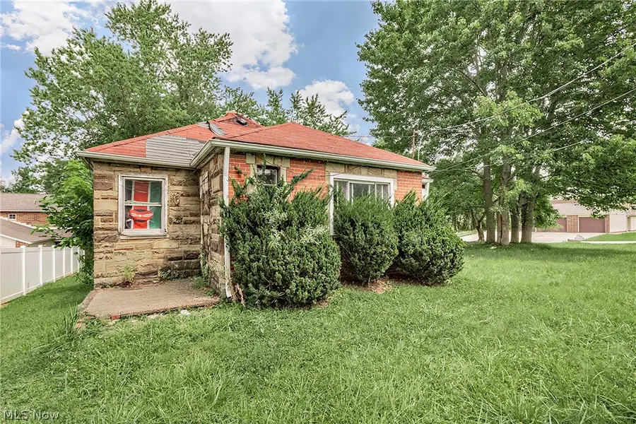 16725 Findlay Street, Chagrin Falls, OH 44023 - #2