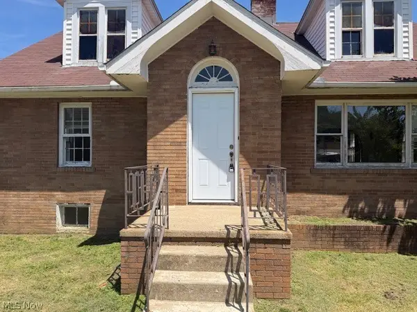 1525 Roanoke Avenue, Uhrichsville, OH 44683