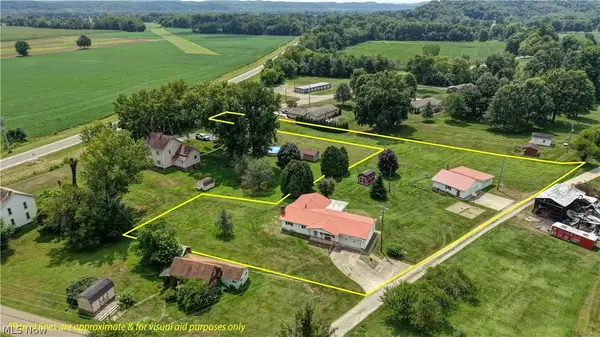 4216 Schumacher Hollow Se Road, New Philadelphia, OH 44663