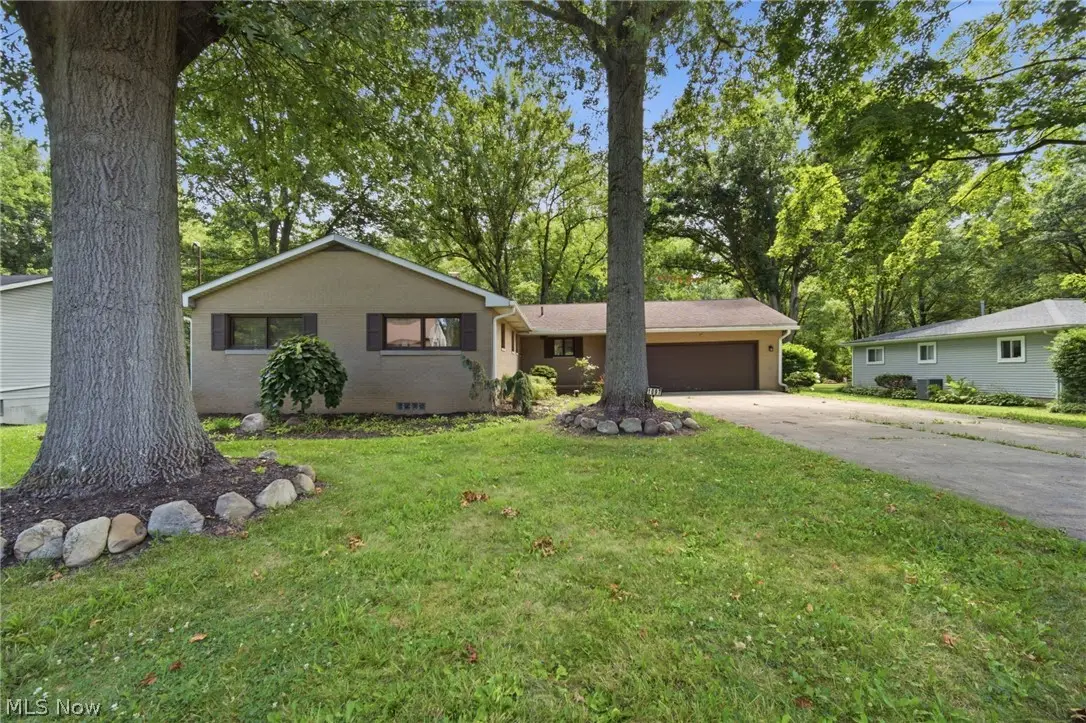 1097 Oak Tree Road, Akron, OH 44320 - #1