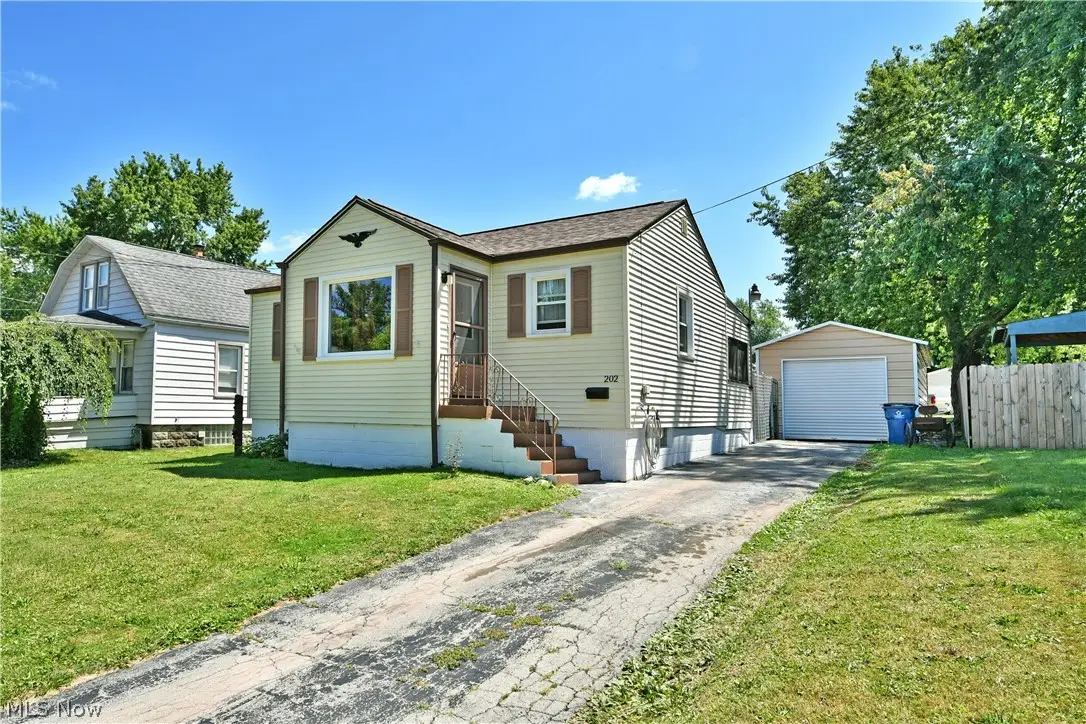 202 Elm Street, Struthers, OH 44471 - #1