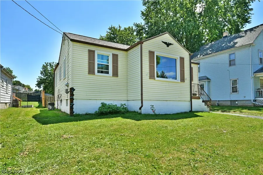 202 Elm Street, Struthers, OH 44471 - #3