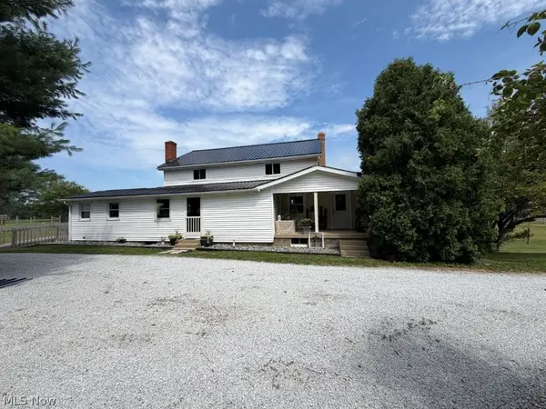 8869 Fredericksburg Road, Fredericksburg, OH 44627