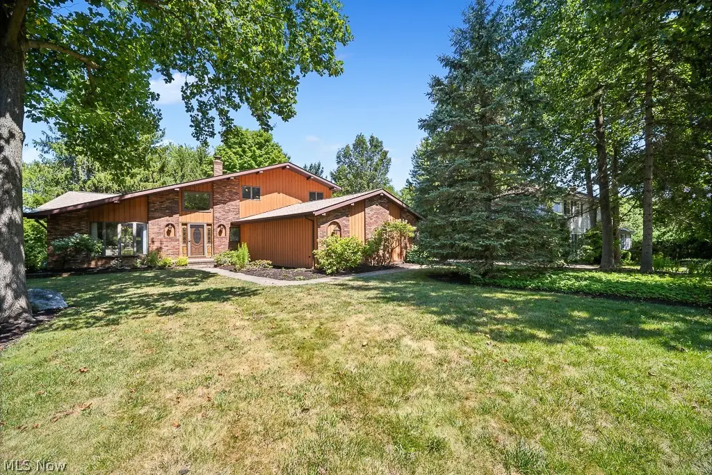 6551 Queens Way, Brecksville, OH 44141 - #1