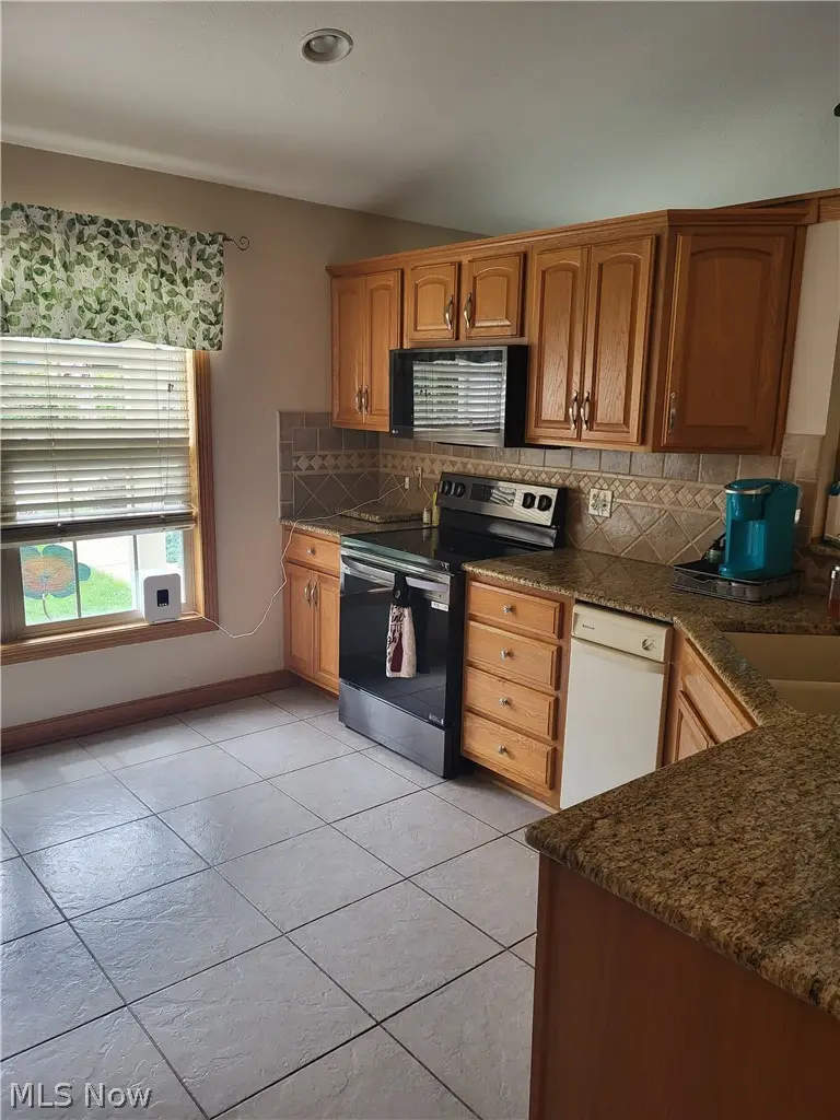 1121 Aubrey Circle, Louisville, OH 44641 - #2