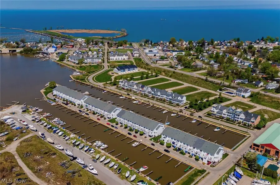 281 W Marina Parkway, Lorain, OH 44052 - #2