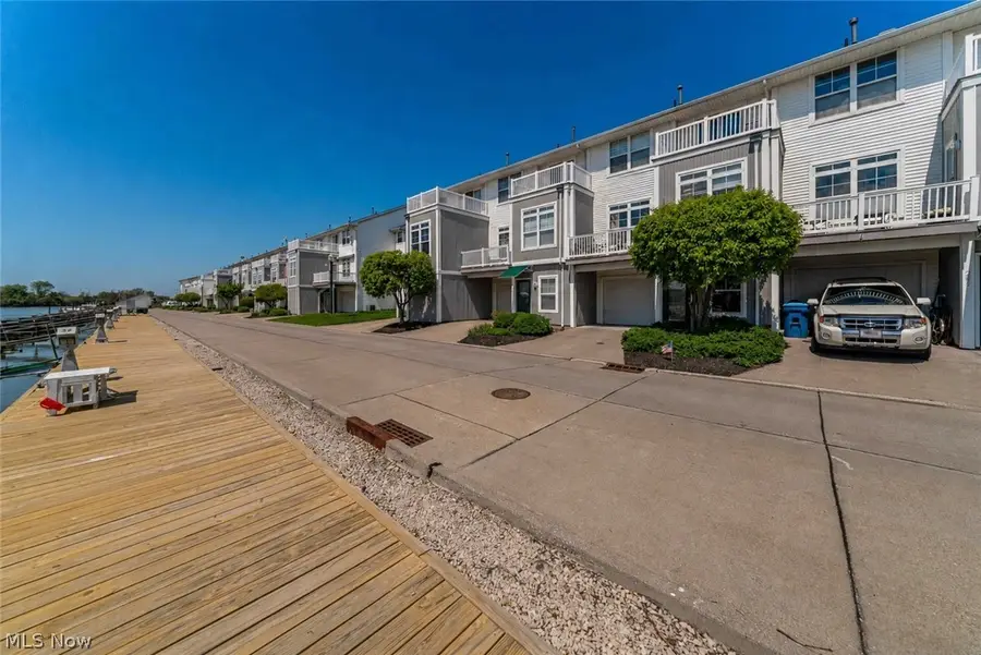 281 W Marina Parkway, Lorain, OH 44052 - #3