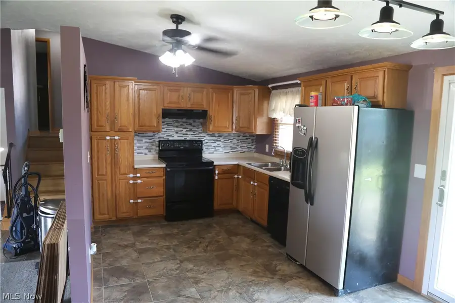 2200 W 37th Street, Lorain, OH 44053 - #3