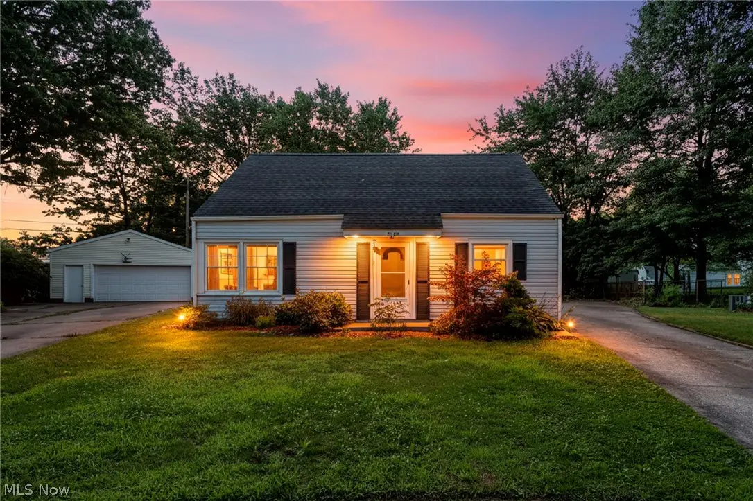 2139 Suncrest Circle, Cuyahoga Falls, OH 44221 - #1