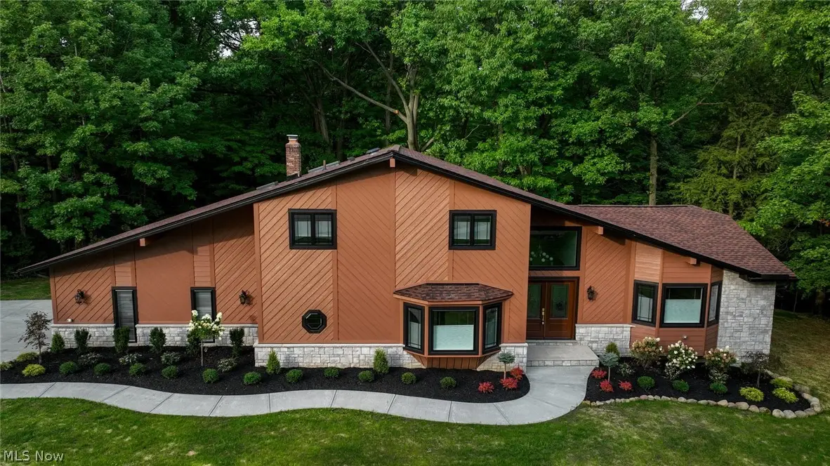 6567 Queens Way, Brecksville, OH 44141 - #1