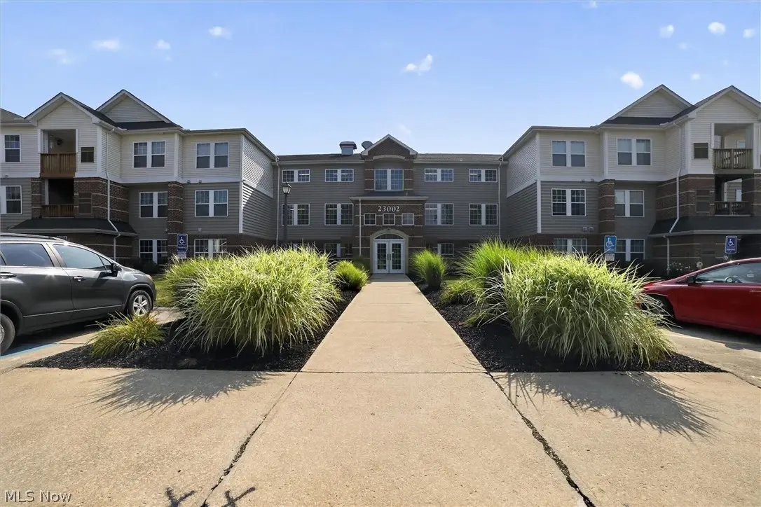 23002 Chandlers Lane #105, Olmsted Falls, OH 44138 - #1