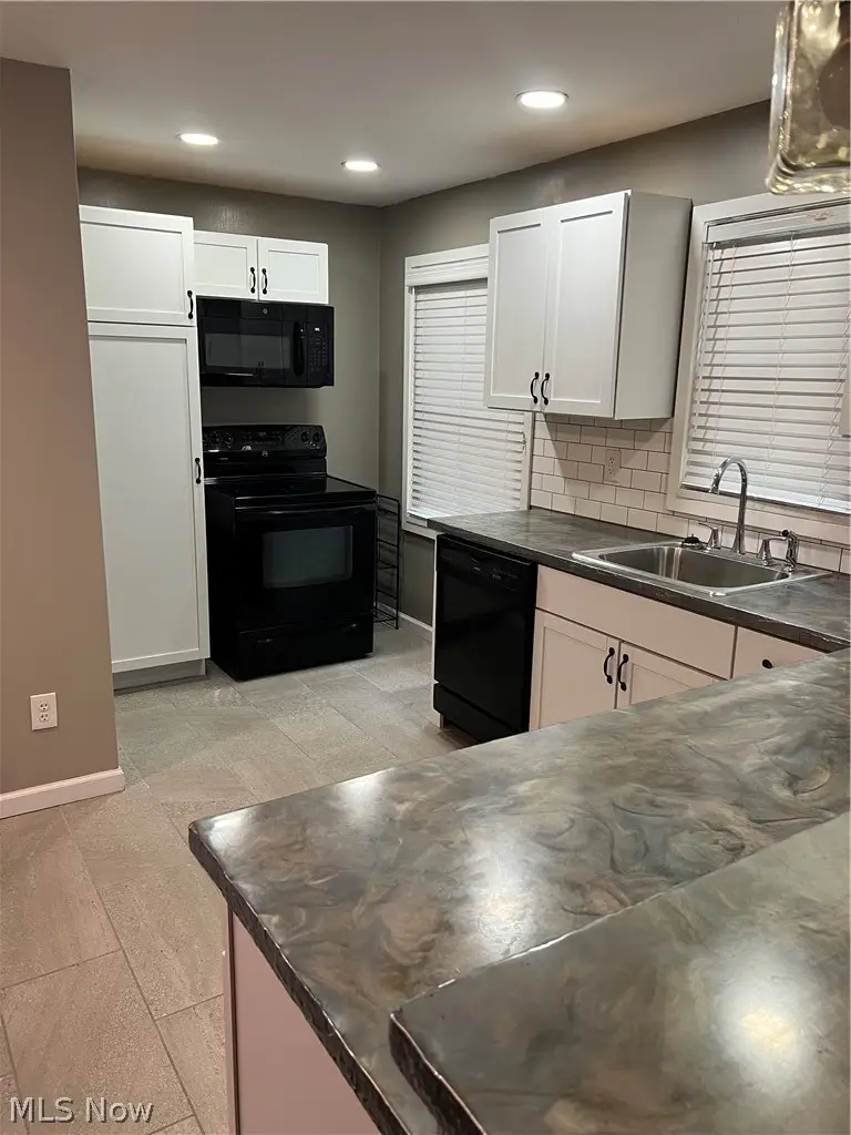 6070 Maplecliff Drive, Parma Heights, OH 44130 - #2