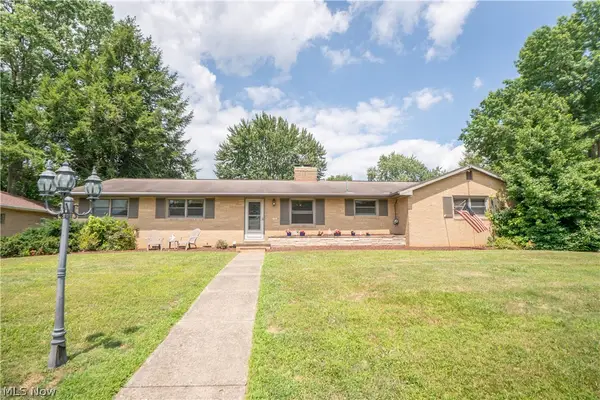 731 Bachtel Se Street, North Canton, OH 44720