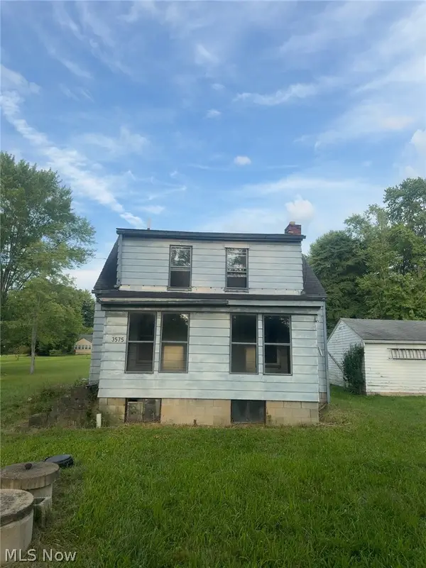 3573 Pershing Avenue, Hubbard, OH 44425