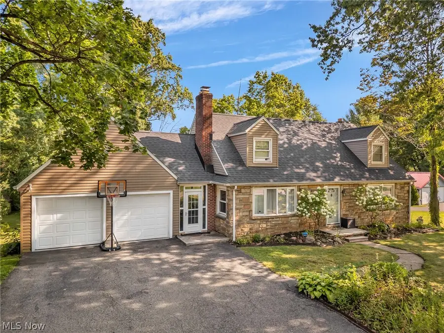 1159 E Robinson Avenue, Barberton, OH 44203 - #3