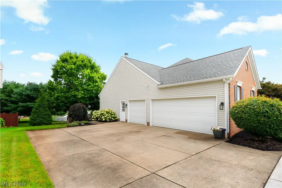 6633 Olde Stone Ne Circle, Canton, OH 44721 - #3