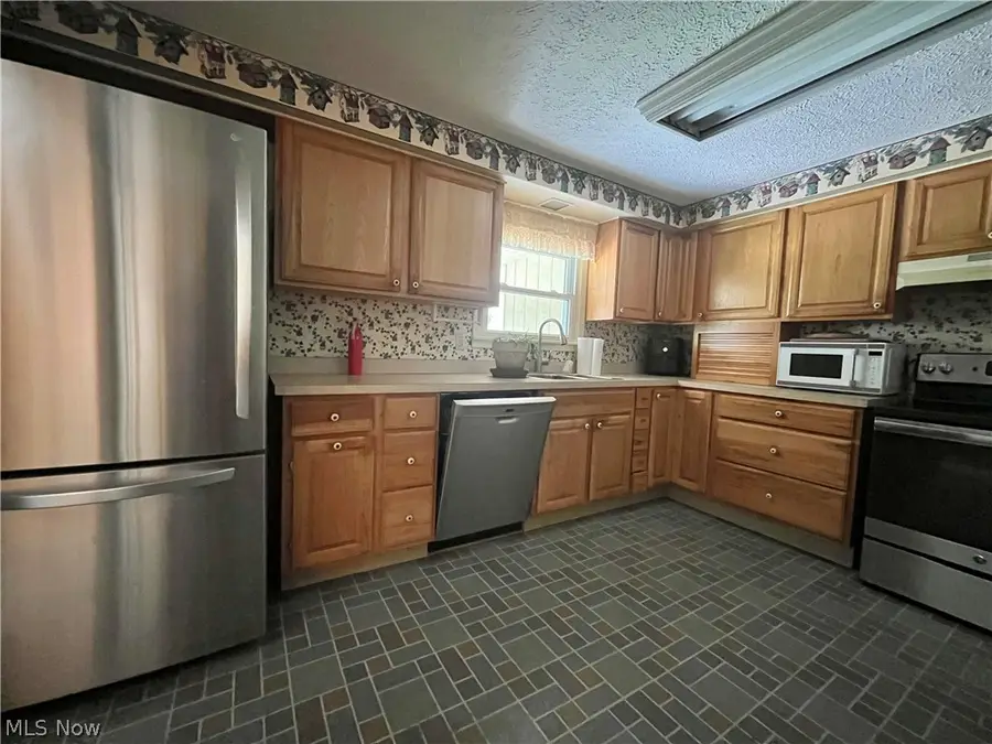 5921 Pine Street, Andover, OH 44003 - #3