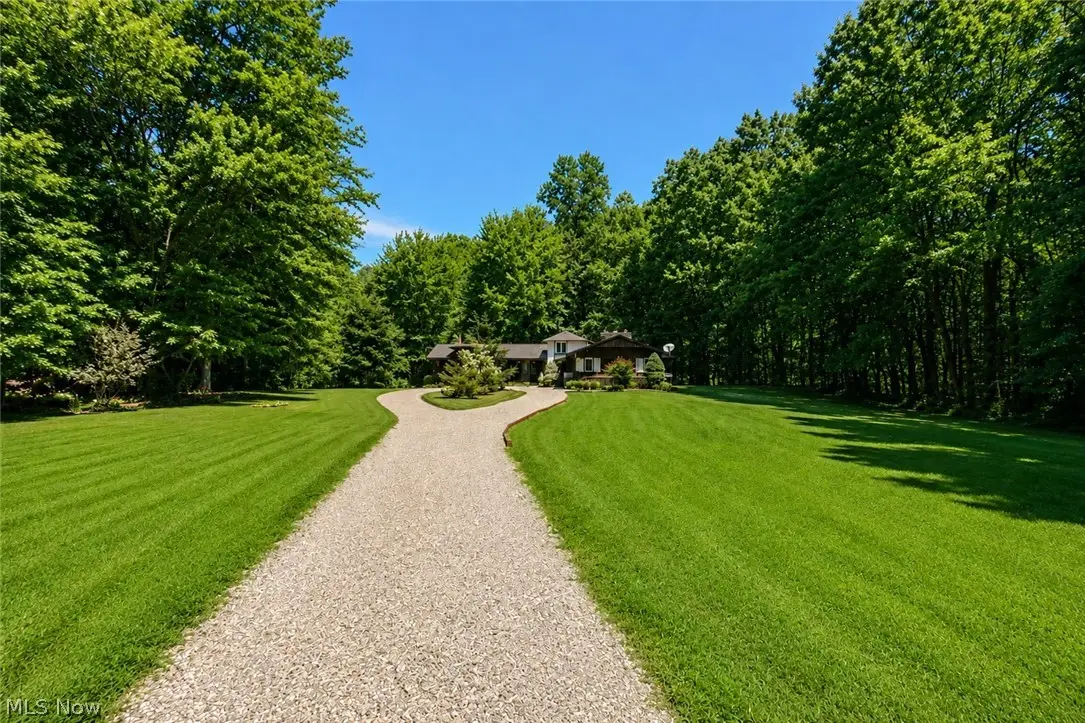 37075 Skyline Drive, Willoughby Hills, OH 44094 - #1