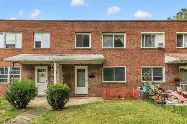 6051 Glenway Drive #Q, Brook Park, OH 44142