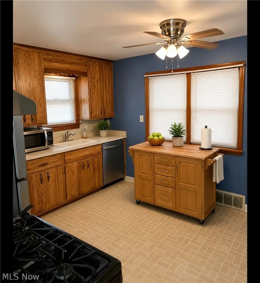 13745 Hathaway Road, Garfield Heights, OH 44125 - #2