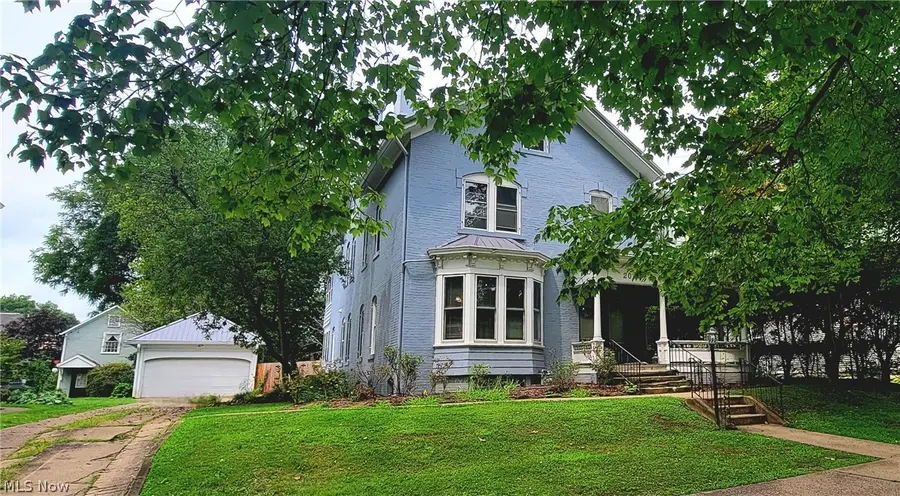 207 Washington Street, Marietta, OH 45750 - #2
