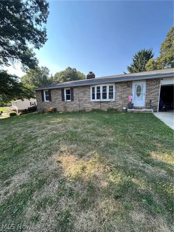 6641 Hillfield Nw Street, North Canton, OH 44720
