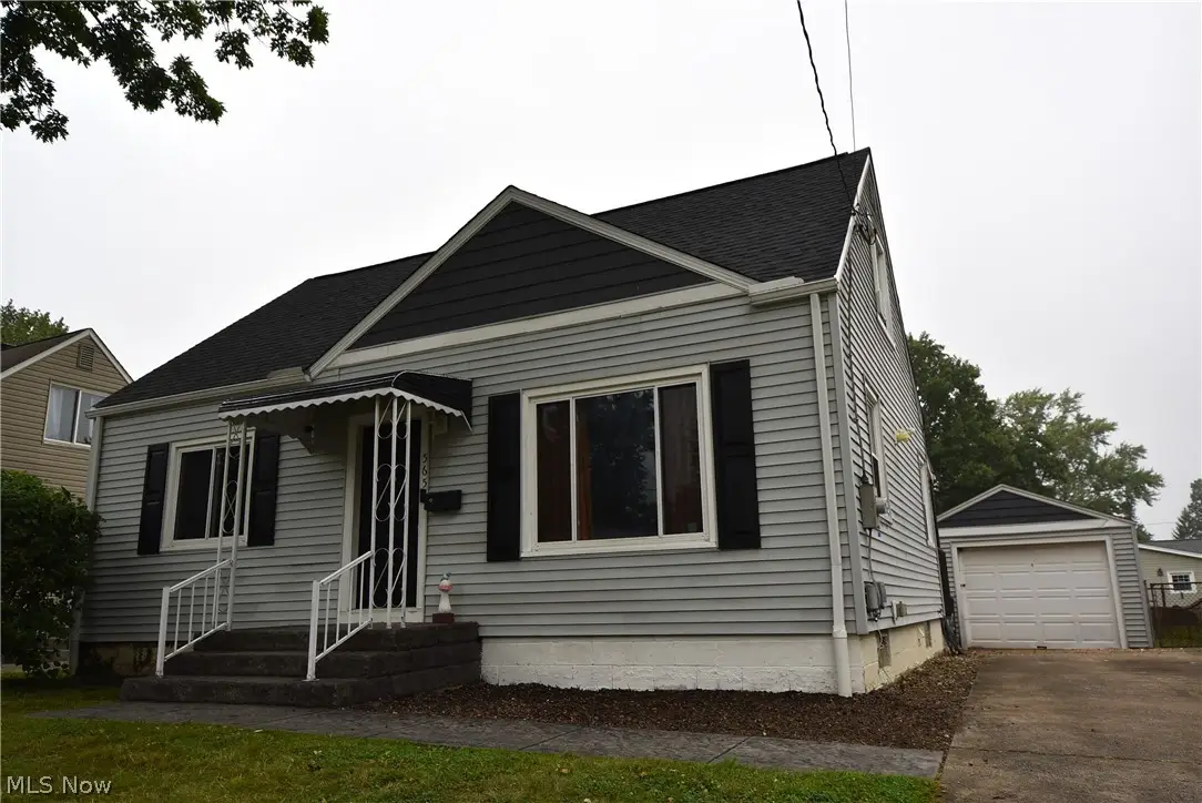 565 E Hopocan Avenue, Barberton, OH 44203 - #1