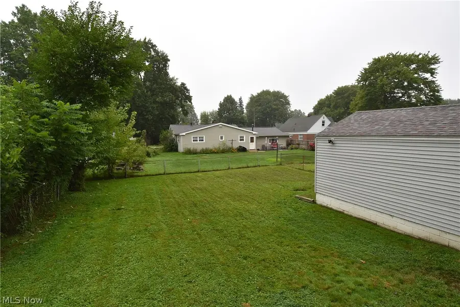 565 E Hopocan Avenue, Barberton, OH 44203 - #3