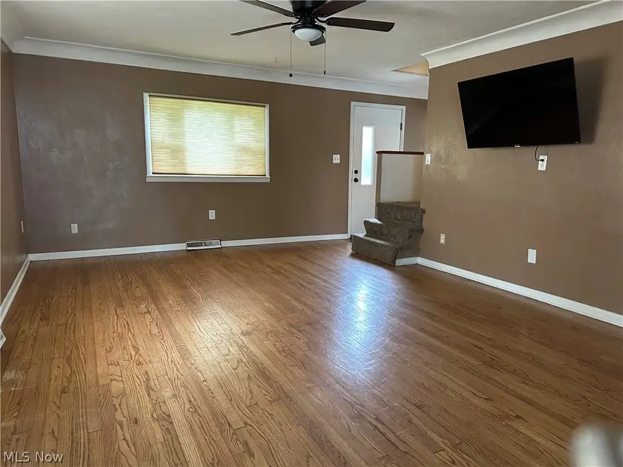 825 Lakewood Beach Drive, Sheffield Lake, OH 44054 - #2
