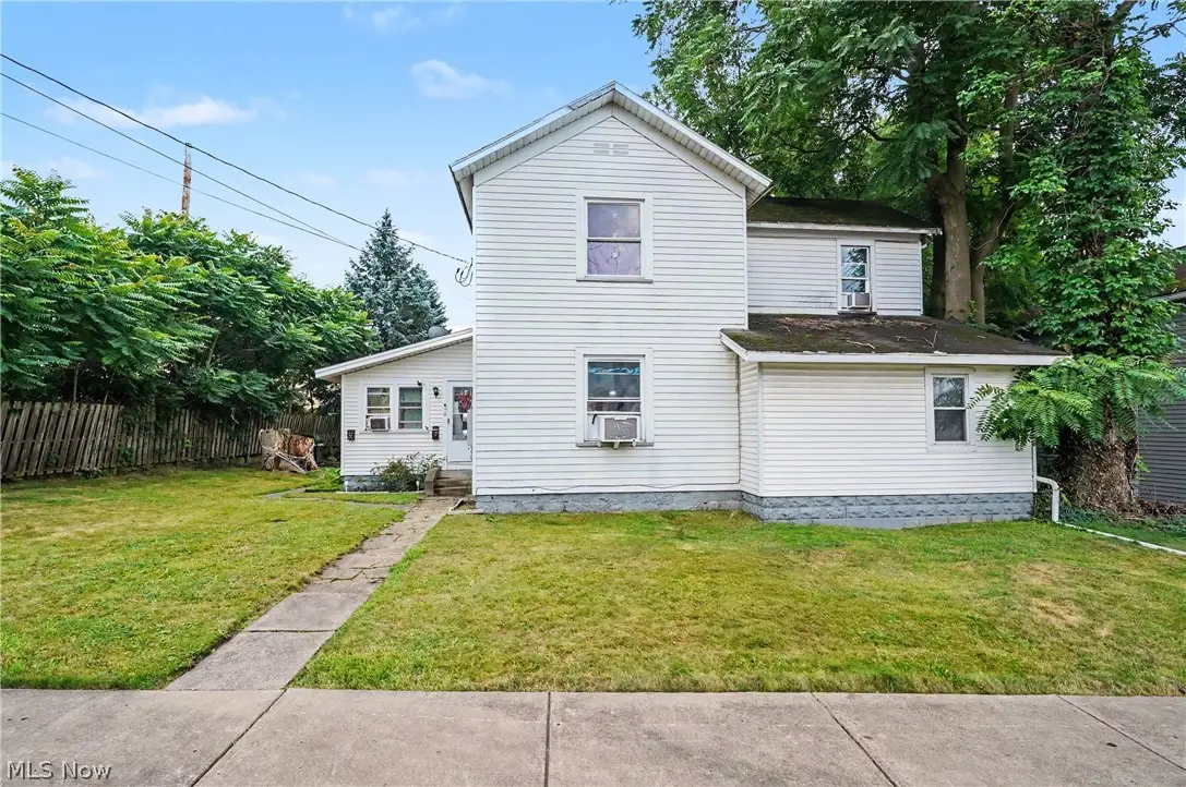 17 W Wilson Avenue, Girard, OH 44420 - #1