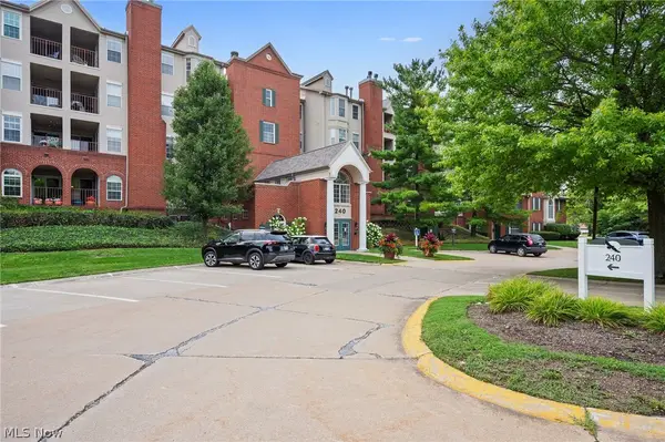 240 Fox Hollow Dr. #403, Mayfield Heights, OH 44124