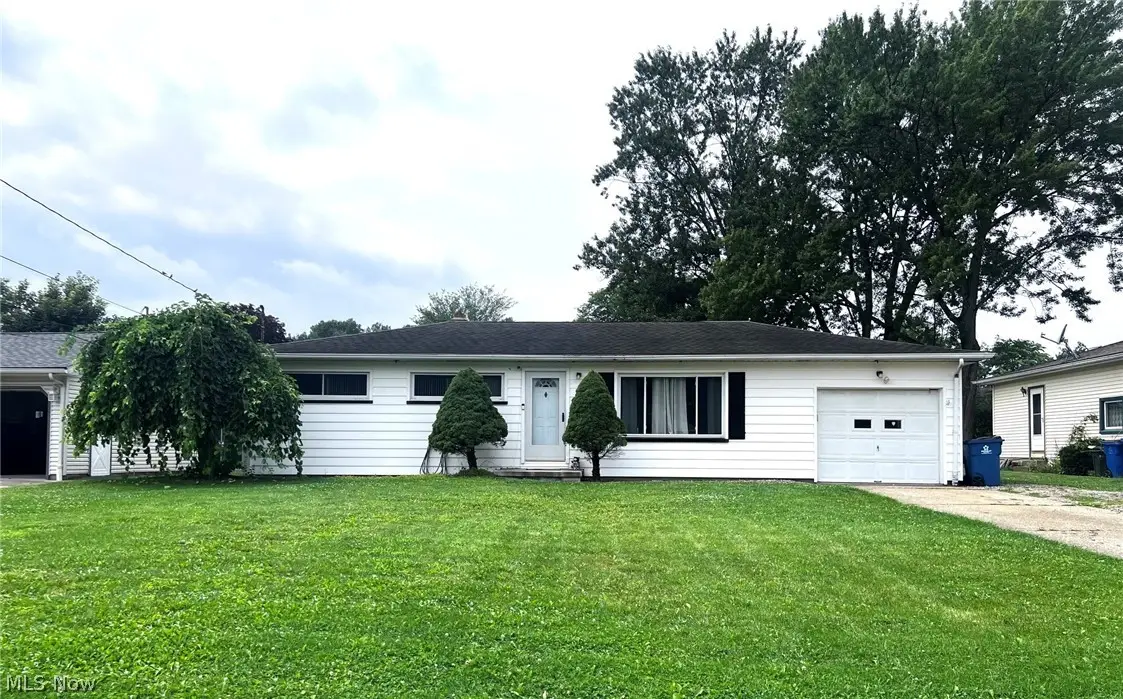 962 Adrian Circle, Girard, OH 44420 - #1
