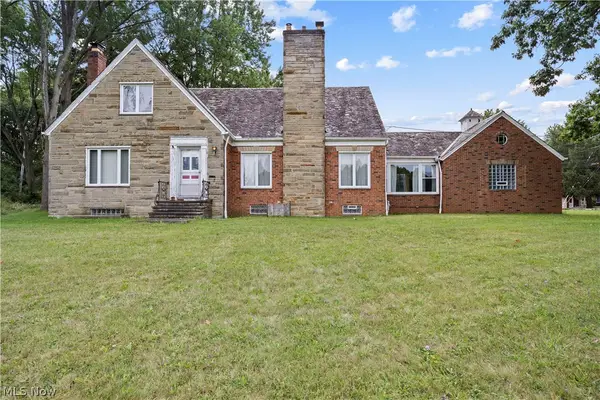 6515 Wedgewood Drive, North Olmsted, OH 44070