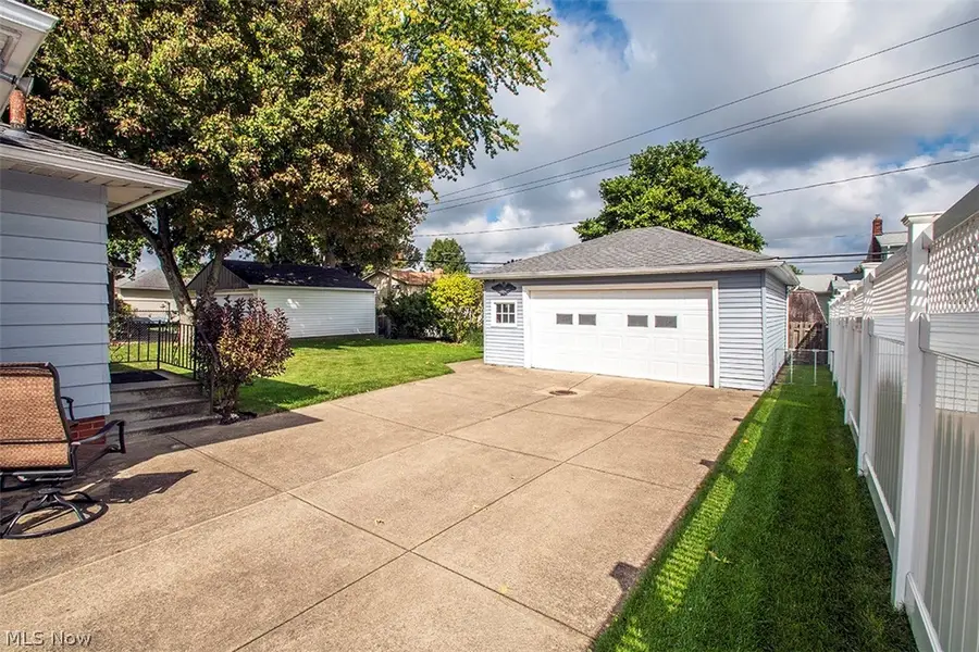 22276 Sandy Lane, Fairview Park, OH 44126 - #2
