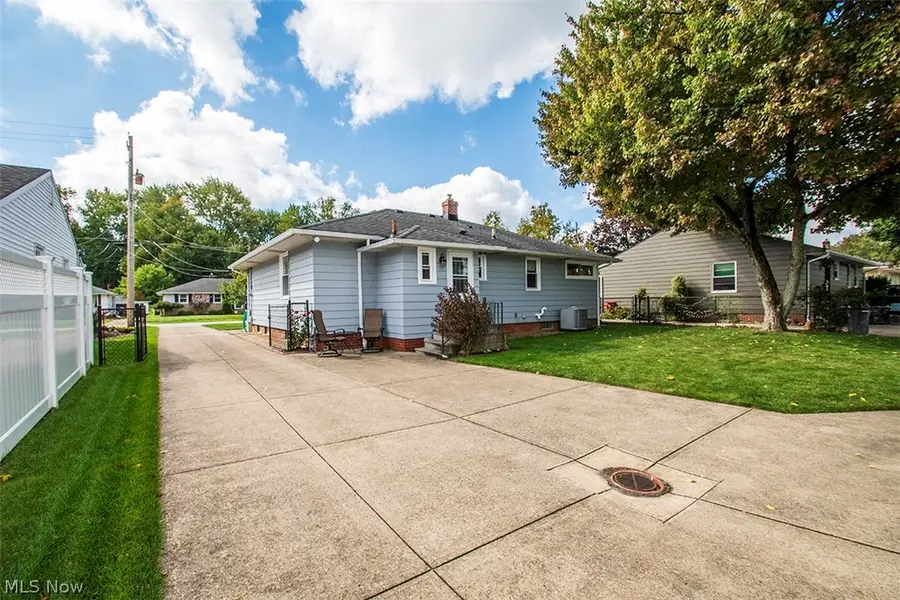 22276 Sandy Lane, Fairview Park, OH 44126 - #3