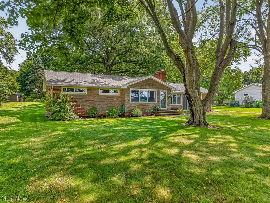 9842 Market N Avenue, Hartville, OH 44632 - #3