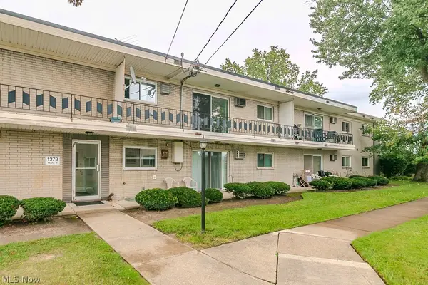 1372 Golden Gate Boulevard #B204, Mayfield Heights, OH 44124