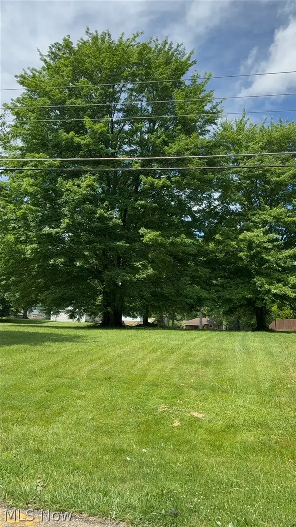 2950 Hi Vue Drive, Akron, OH 44312