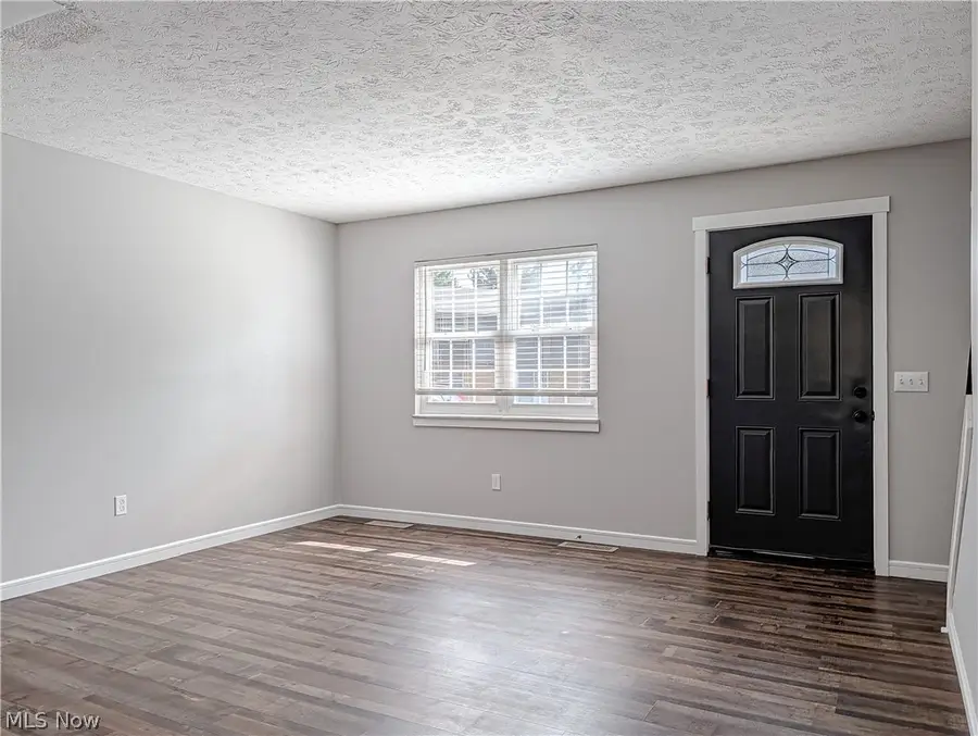 290 Lincoln Sw Street, Hartville, OH 44632 - #3