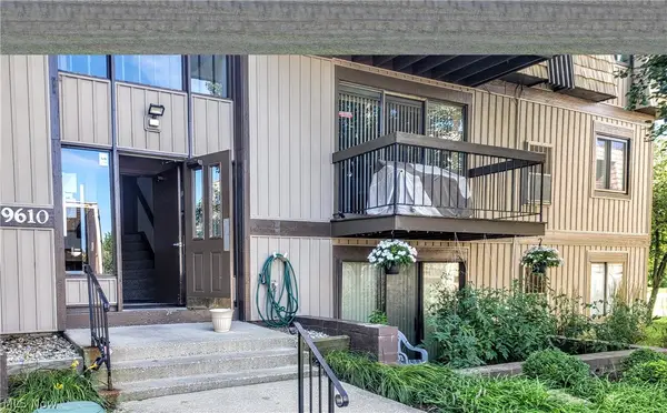 9610 Cove Drive #B18, North Royalton, OH 44133