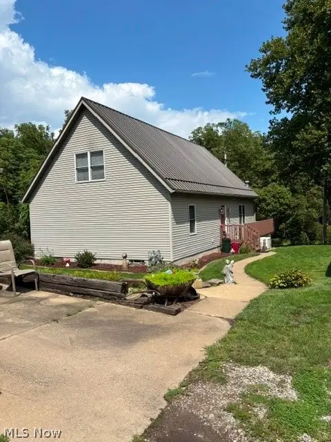 120 3rd Se Avenue, Beach City, OH 44608