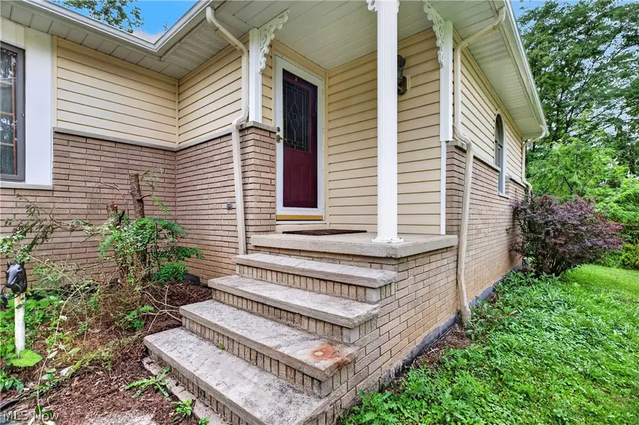 1164 Edgecliff Drive, Bedford, OH 44146 - #2